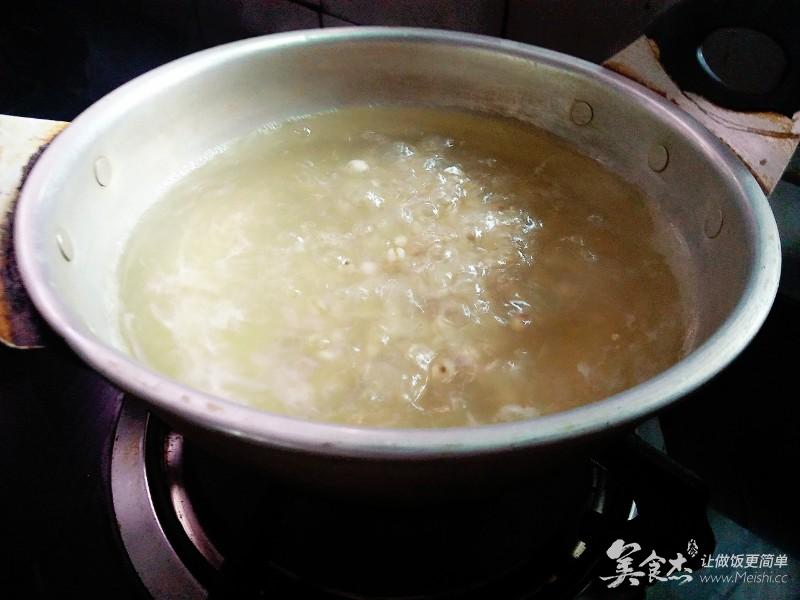 夏天除湿气最好的食疗方法--薏米粥