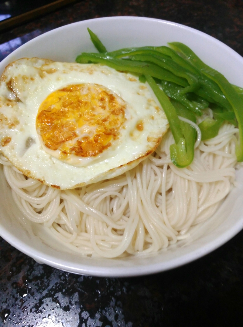 美味又营养的早餐~鸡蛋面条