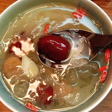 桂圆红枣银耳汤
