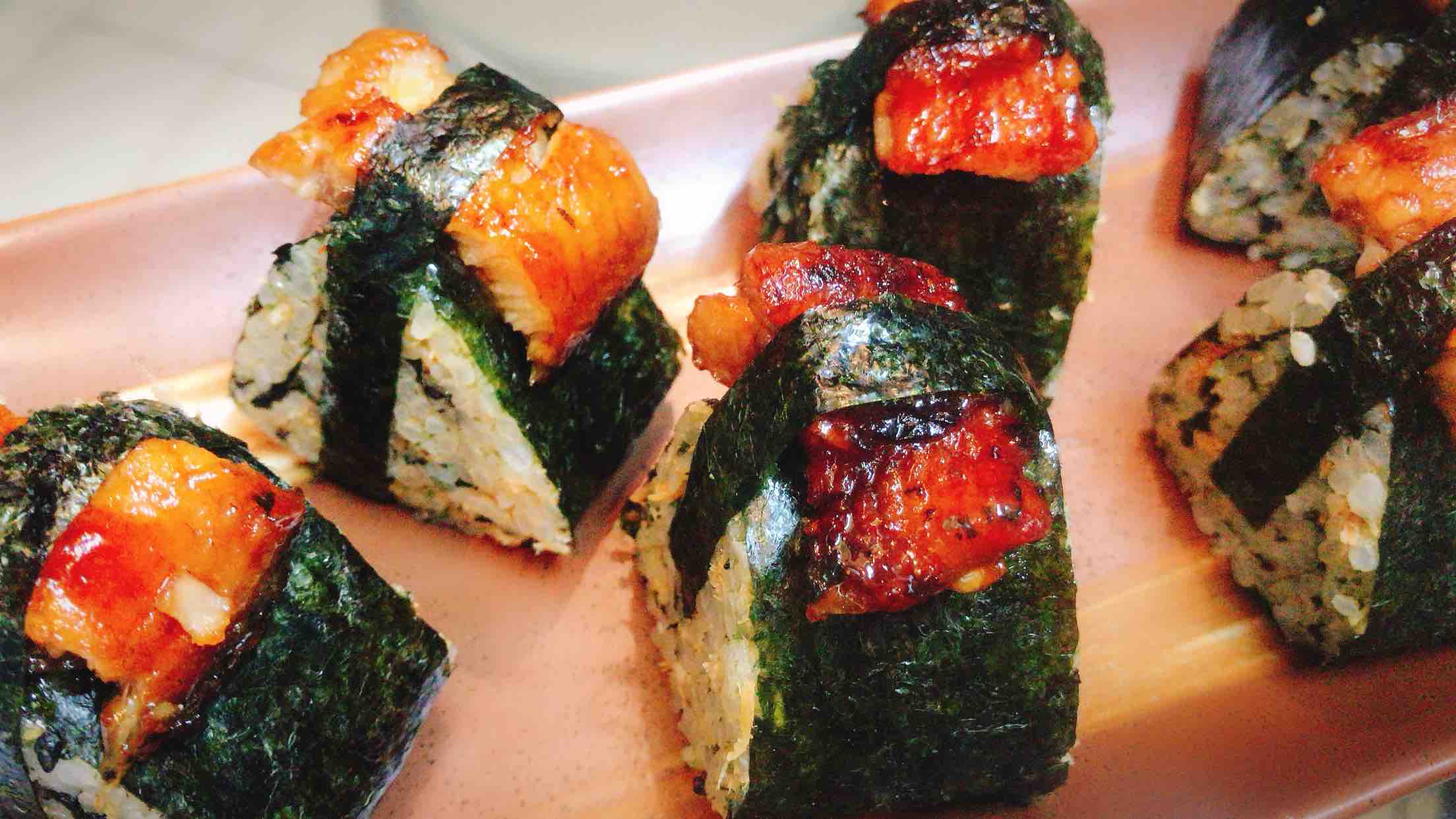 鳗鱼寿司,鳗鱼寿司的家常做法 - 美食杰鳗鱼寿司做法大全