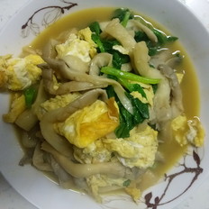 芹菜叶平菇炒鸡蛋