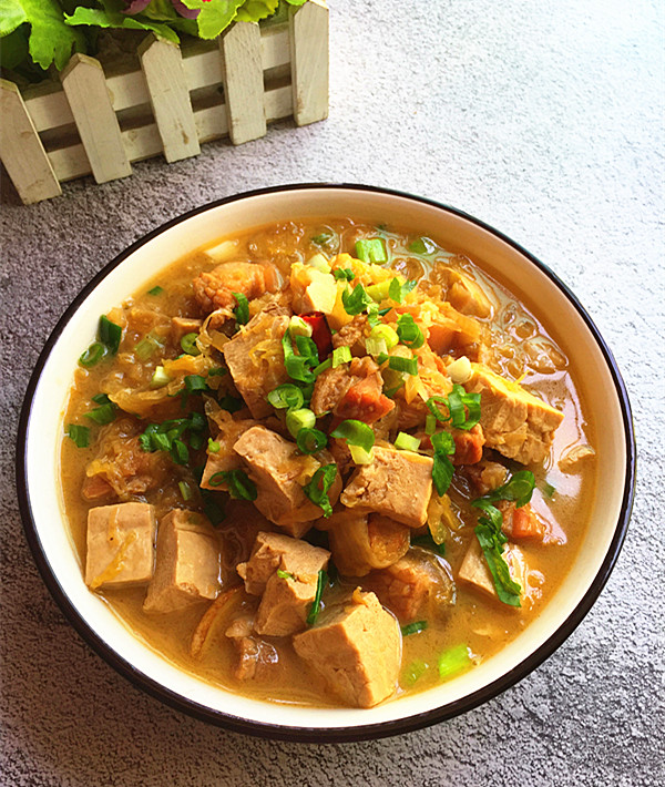 五花肉炖酸菜冻豆腐的做法