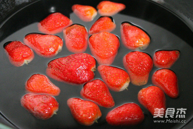 自制草莓罐头(附洗草莓秘方)的做法
